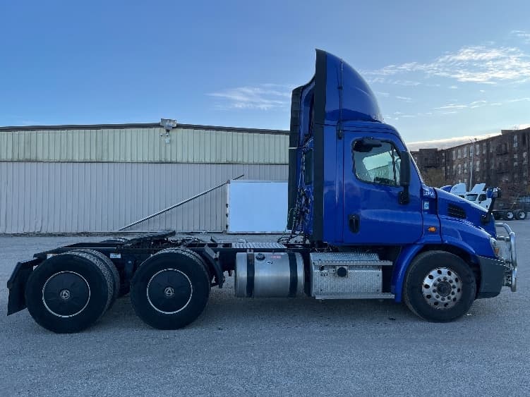 2020 Freightliner Cascadia — photo 8