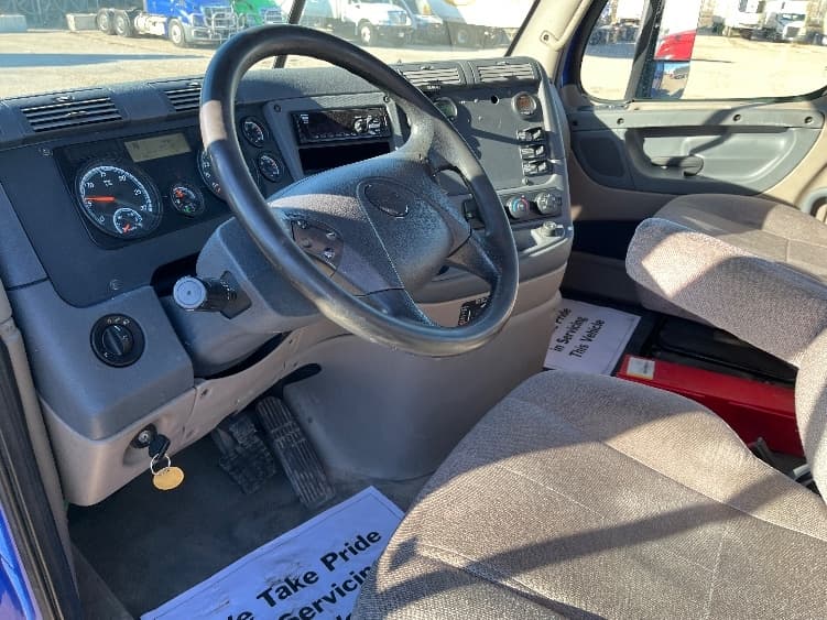 2020 Freightliner Cascadia — photo 10