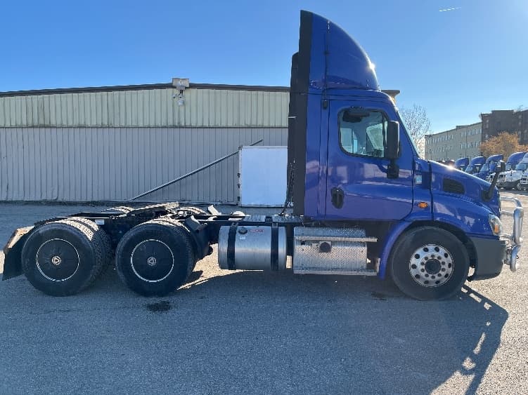 2020 Freightliner Cascadia — photo 8