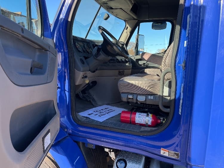 2020 Freightliner Cascadia — photo 9