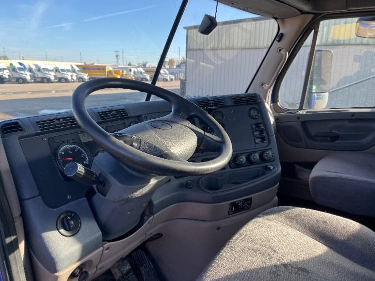 2020 Freightliner Cascadia — photo 10