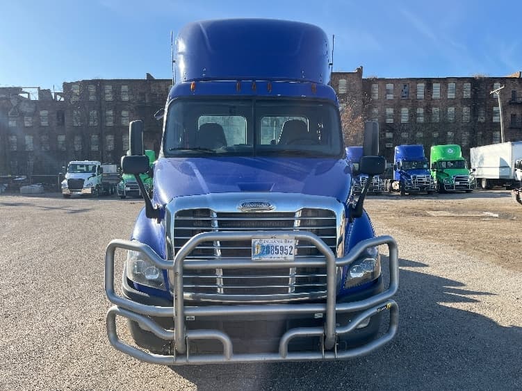 2020 Freightliner Cascadia — photo 2