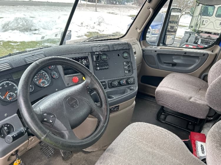 2020 Freightliner Cascadia — photo 10