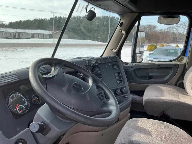 2020 Freightliner Cascadia — photo 10