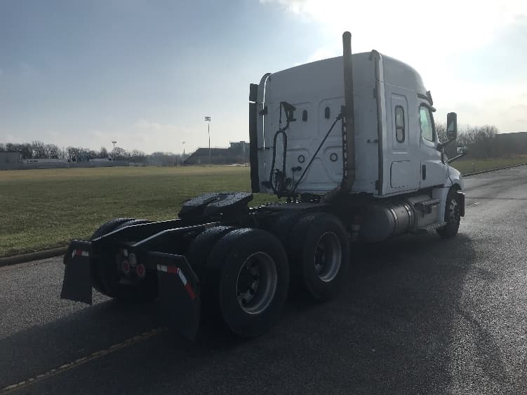 2020 Freightliner Cascadia — photo 7