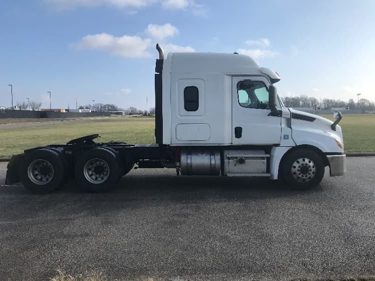 2020 Freightliner Cascadia — photo 8