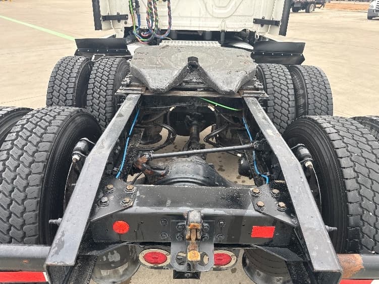 2020 Freightliner Cascadia — photo 6