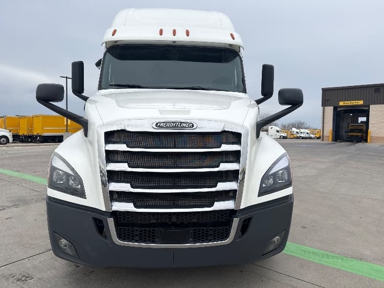 2020 Freightliner Cascadia — photo 2