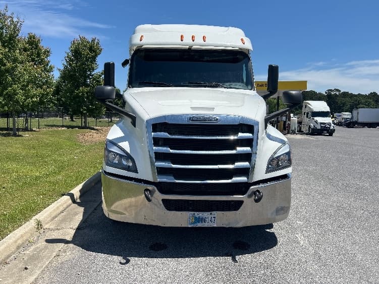 2020 Freightliner Cascadia — photo 2