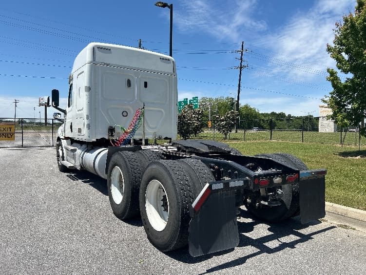 2020 Freightliner Cascadia — photo 5