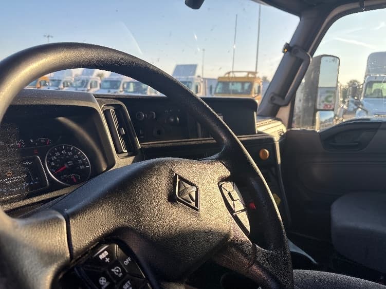 2020 International LT — photo 10