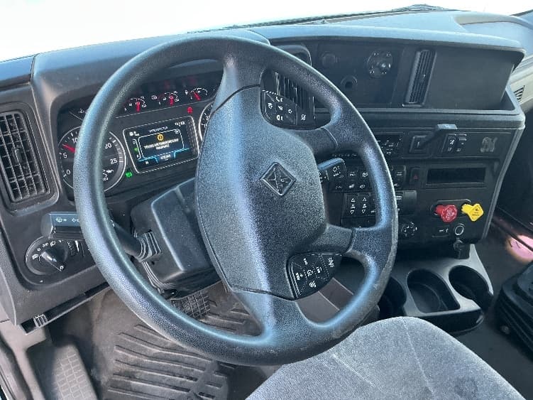 2020 International LT — photo 10