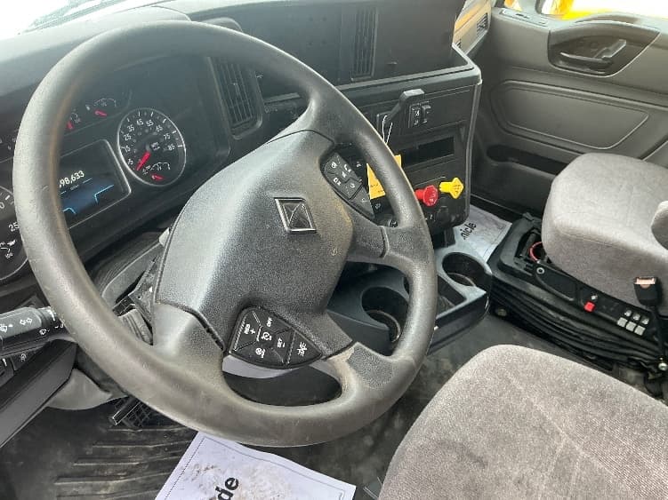 2020 International LT — photo 10
