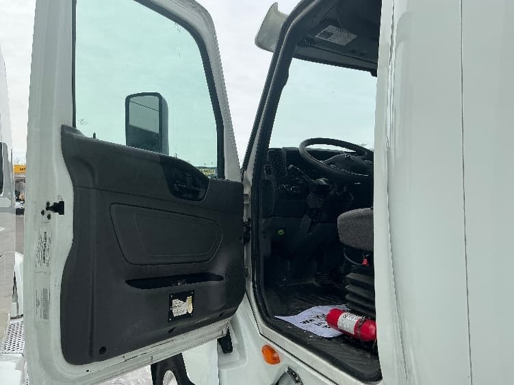 2020 International LT — photo 9