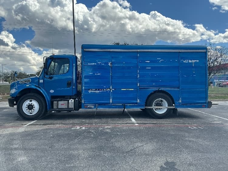 2020 Freightliner M2 106 — photo 4