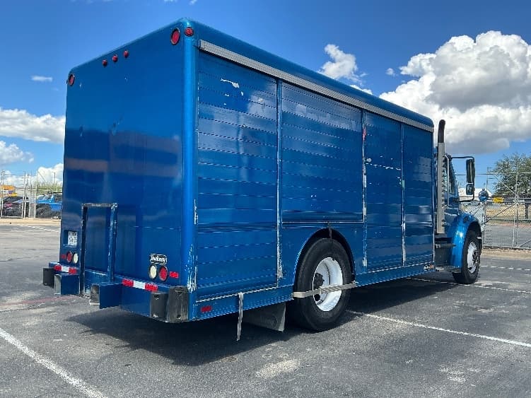 2020 Freightliner M2 106 — photo 8