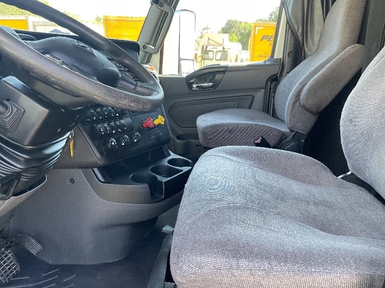 2020 International LT — photo 10