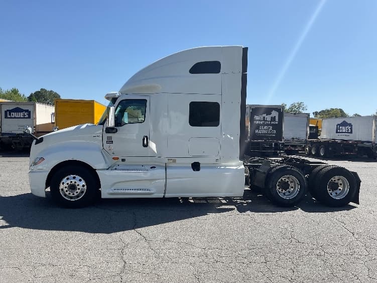 2020 International LT — photo 4