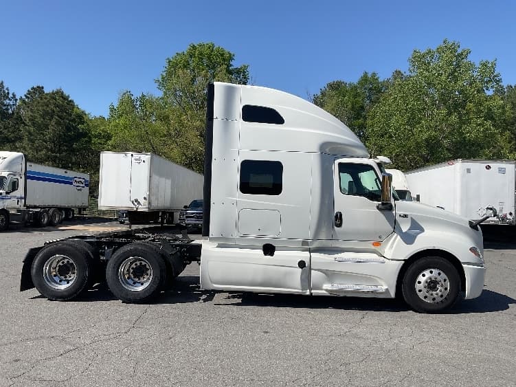 2020 International LT — photo 8