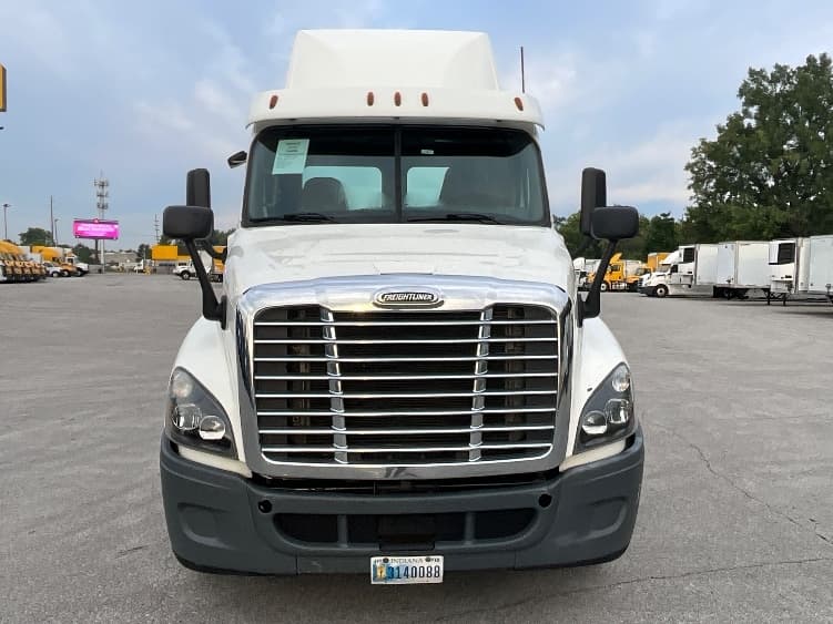 2020 Freightliner Cascadia — photo 2