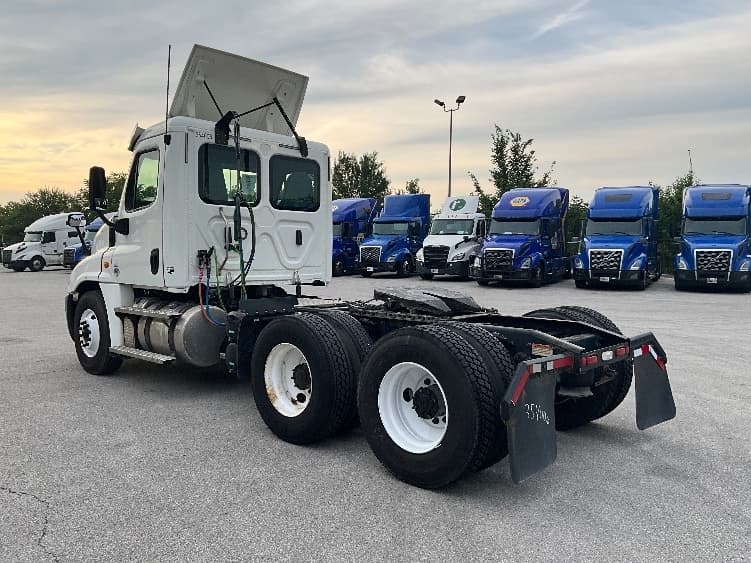 2020 Freightliner Cascadia — photo 5