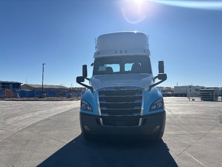 2020 Freightliner Cascadia — photo 2