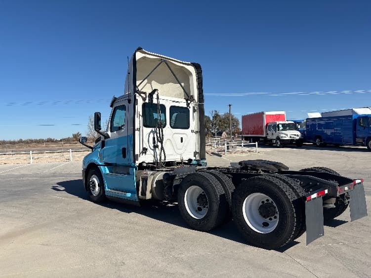 2020 Freightliner Cascadia — photo 5