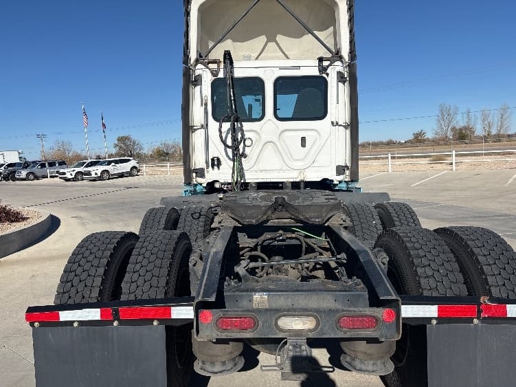 2020 Freightliner Cascadia — photo 6
