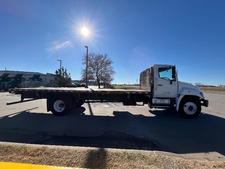 2020 Hino 268 — photo 10