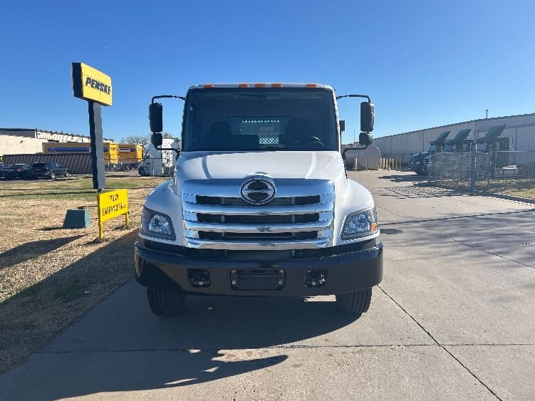 2020 Hino 268 — photo 2