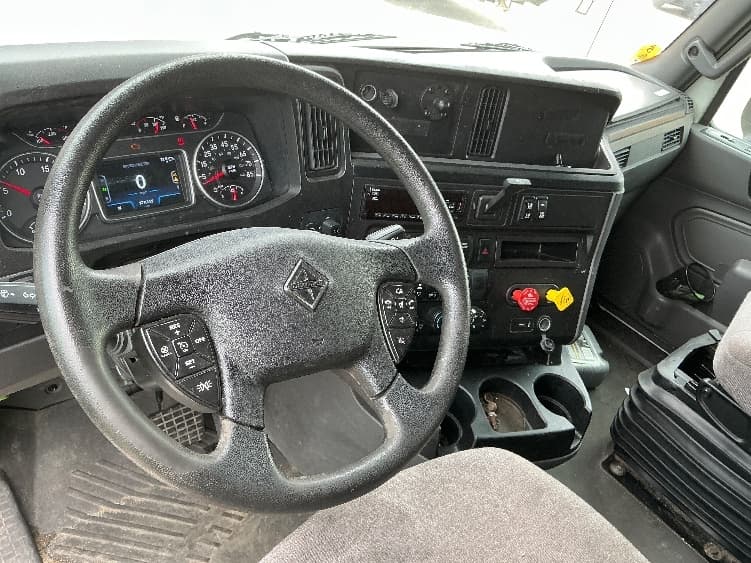 2020 International LT — photo 10