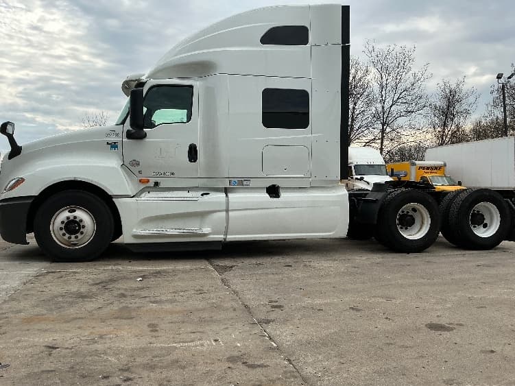 2020 International LT — photo 4