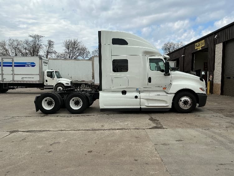 2020 International LT — photo 8