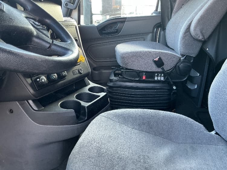 2020 International LT — photo 10