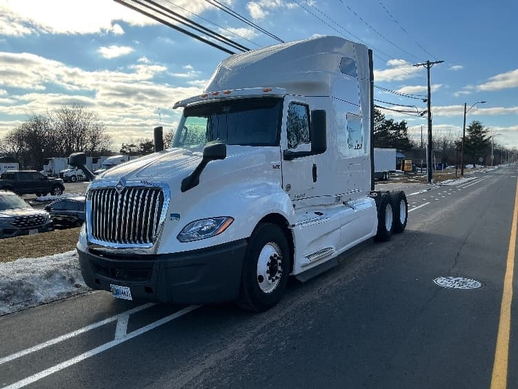 2020 International LT — photo 3