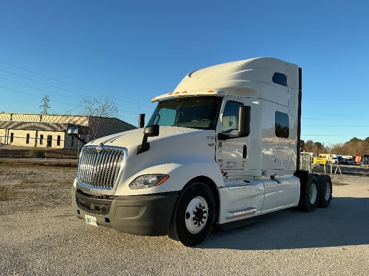 2020 International LT — photo 3