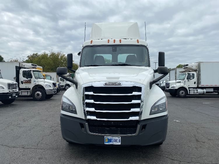 2020 Freightliner Cascadia — photo 2