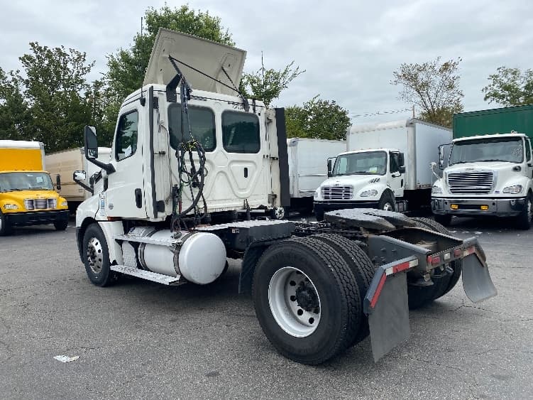 2020 Freightliner Cascadia — photo 5