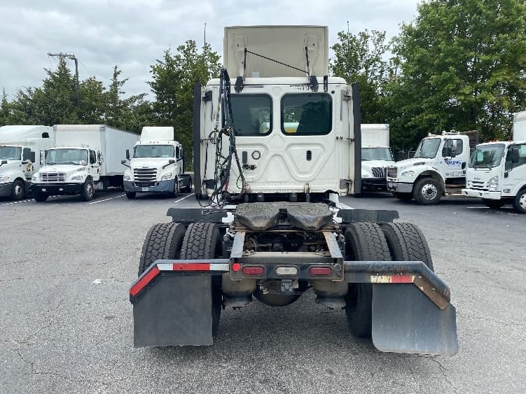 2020 Freightliner Cascadia — photo 6