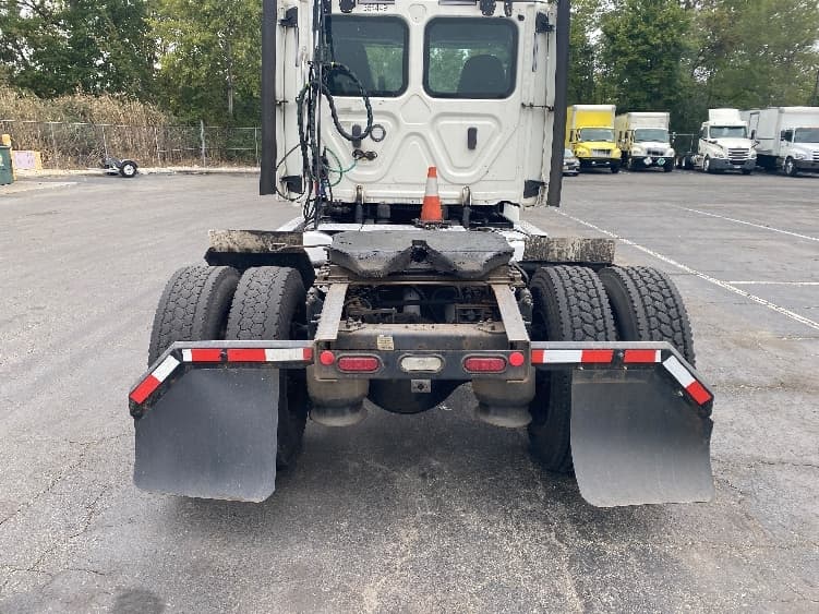 2020 Freightliner Cascadia — photo 6