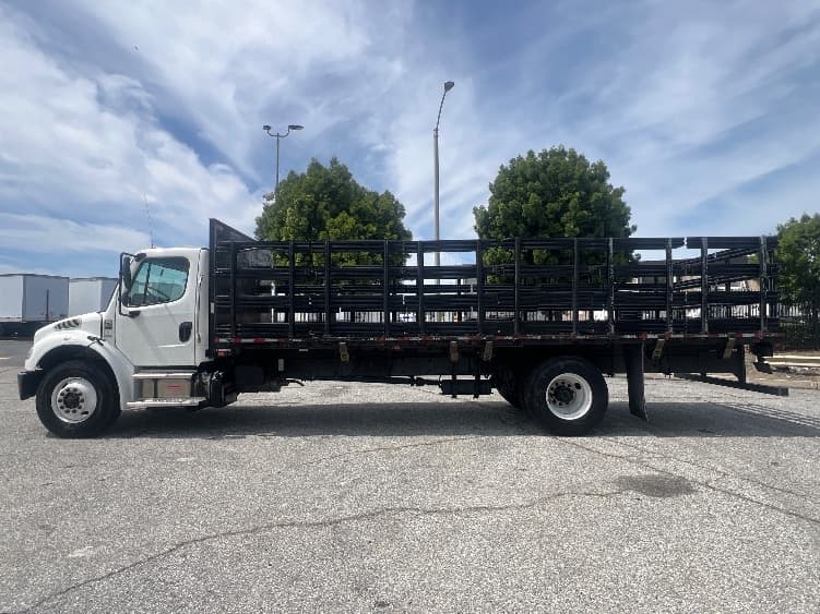 2021 Freightliner M2 106 — photo 4