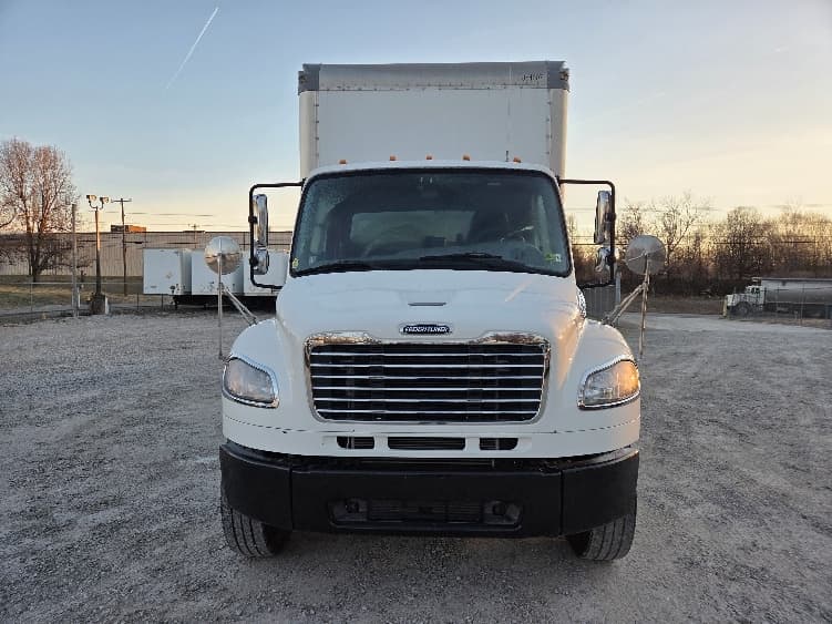 2021 Freightliner M2 106 — photo 2