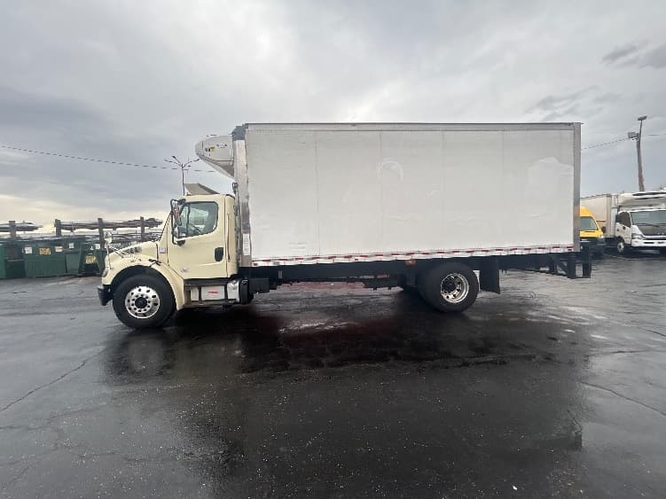2020 Freightliner M2 106 — photo 4