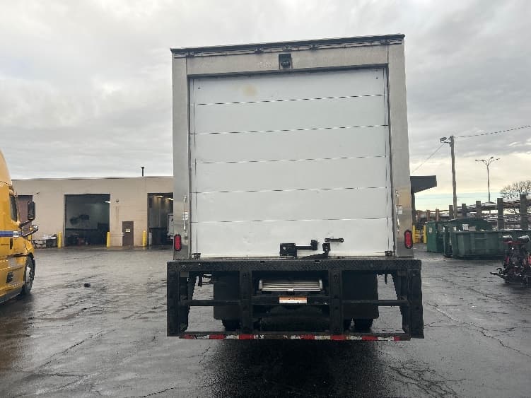 2020 Freightliner M2 106 — photo 7