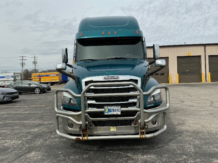 2021 Freightliner Cascadia — photo 2