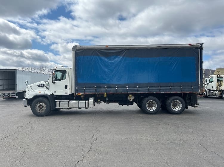 2020 Freightliner 114SD — photo 4