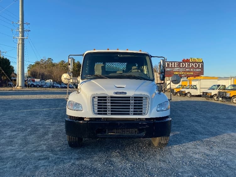 2020 Freightliner M2 106 — photo 2