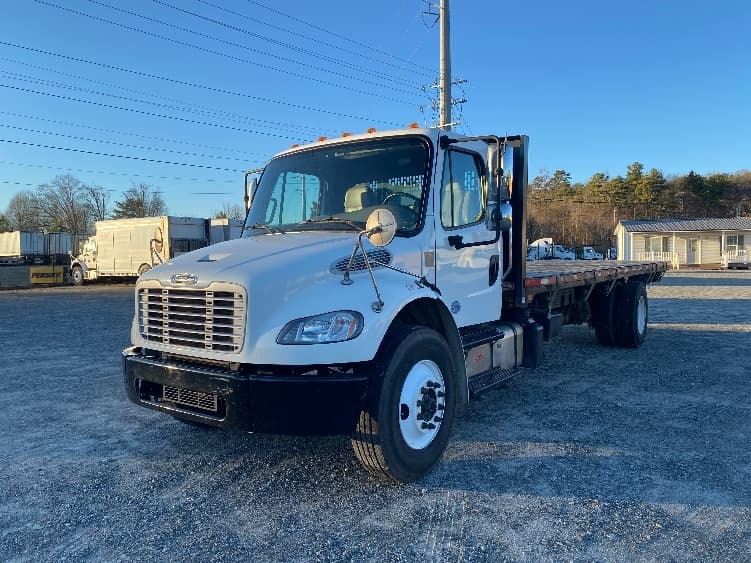 2020 Freightliner M2 106 — photo 3
