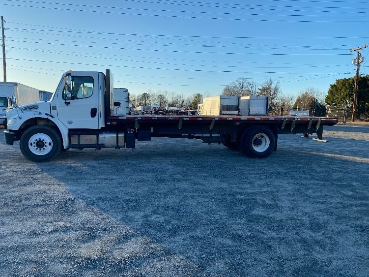 2020 Freightliner M2 106 — photo 4