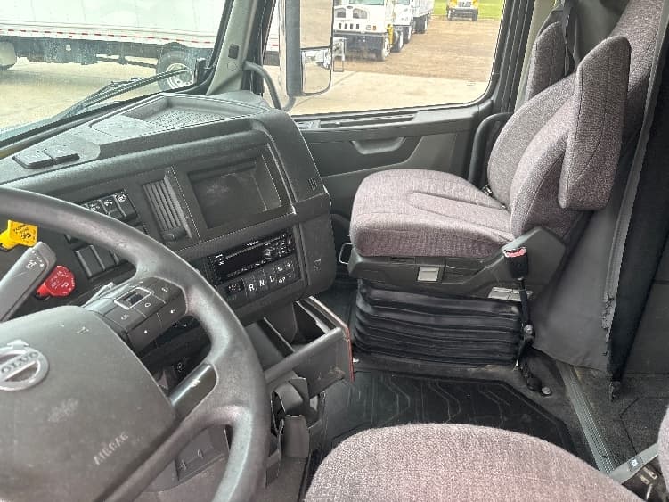 2020 Volvo VNL 760 — photo 10